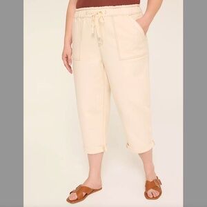 Lane Bryant Cream High Rise Pull On Capri Pants
